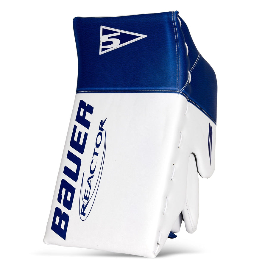 https://www.thehockeyshop.com/cdn/shop/files/bauer-blockers-bauer-reactor-r5-pro-intermediate-goalie-blocker-white-blue-regular-32081935466562_900x.jpg?v=1723167871