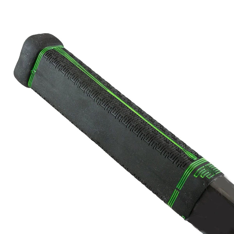 https://www.thehockeyshop.com/cdn/shop/products/buttendz-butt-end-grips-buttendz-fusion-z-butt-end-tape-grip-black-green-29274176946242_900x.jpg?v=1681416901