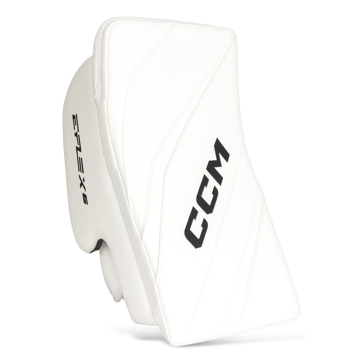 https://www.thehockeyshop.com/cdn/shop/files/ccm-blockers-ccm-extreme-flex-6-senior-goalie-blocker-white-full-right-30735359049794_720x.jpg?v=1694731449