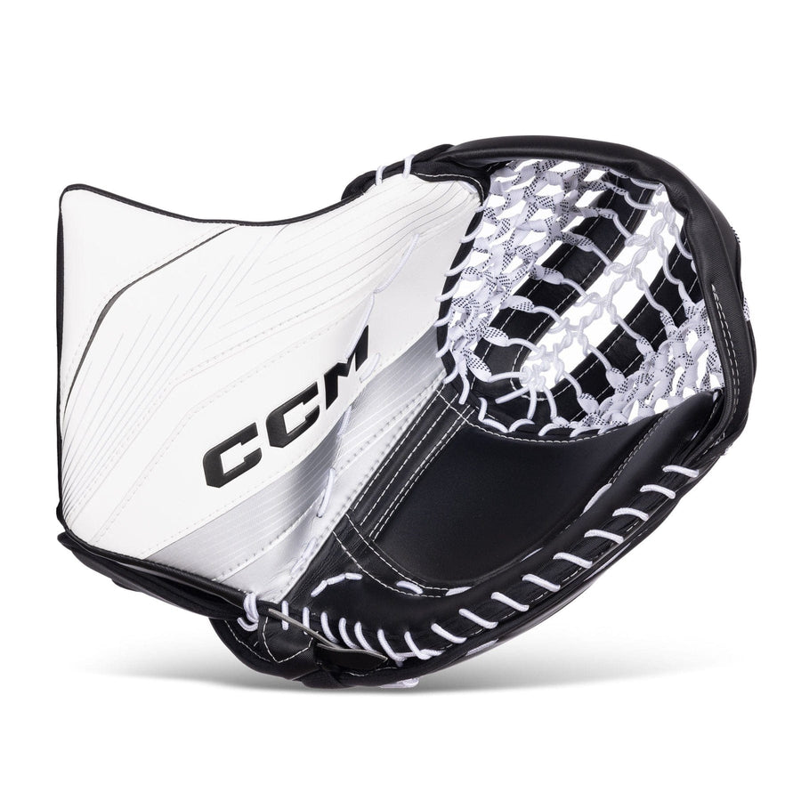 https://www.thehockeyshop.com/cdn/shop/files/ccm-catchers-ccm-extreme-flex-6-senior-goalie-catcher-580-degree-31344515645506_900x.jpg?v=1711484253