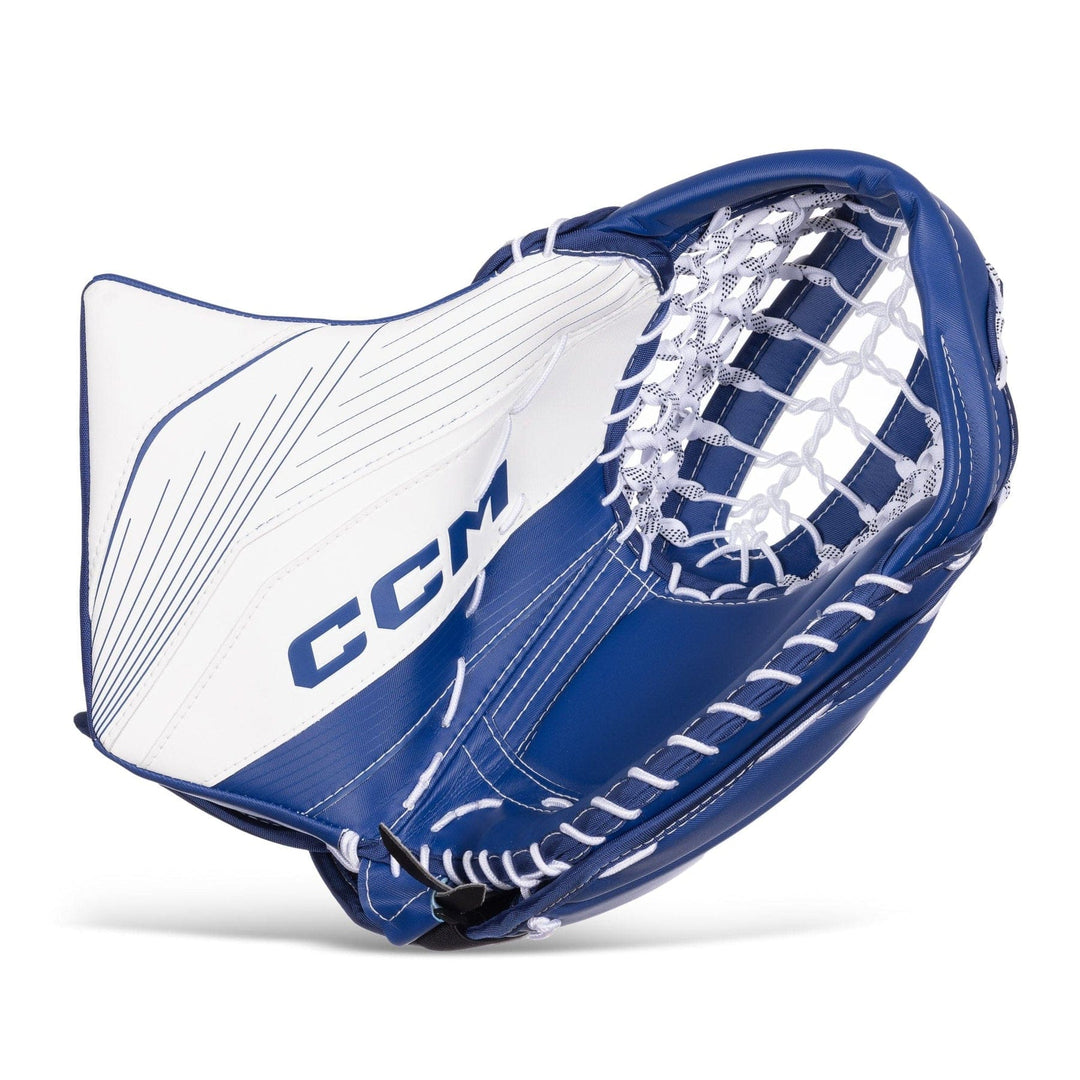 https://www.thehockeyshop.com/cdn/shop/files/ccm-catchers-ccm-extreme-flex-6-senior-goalie-catcher-580-degree-31344516005954_1080x.jpg?v=1711484265